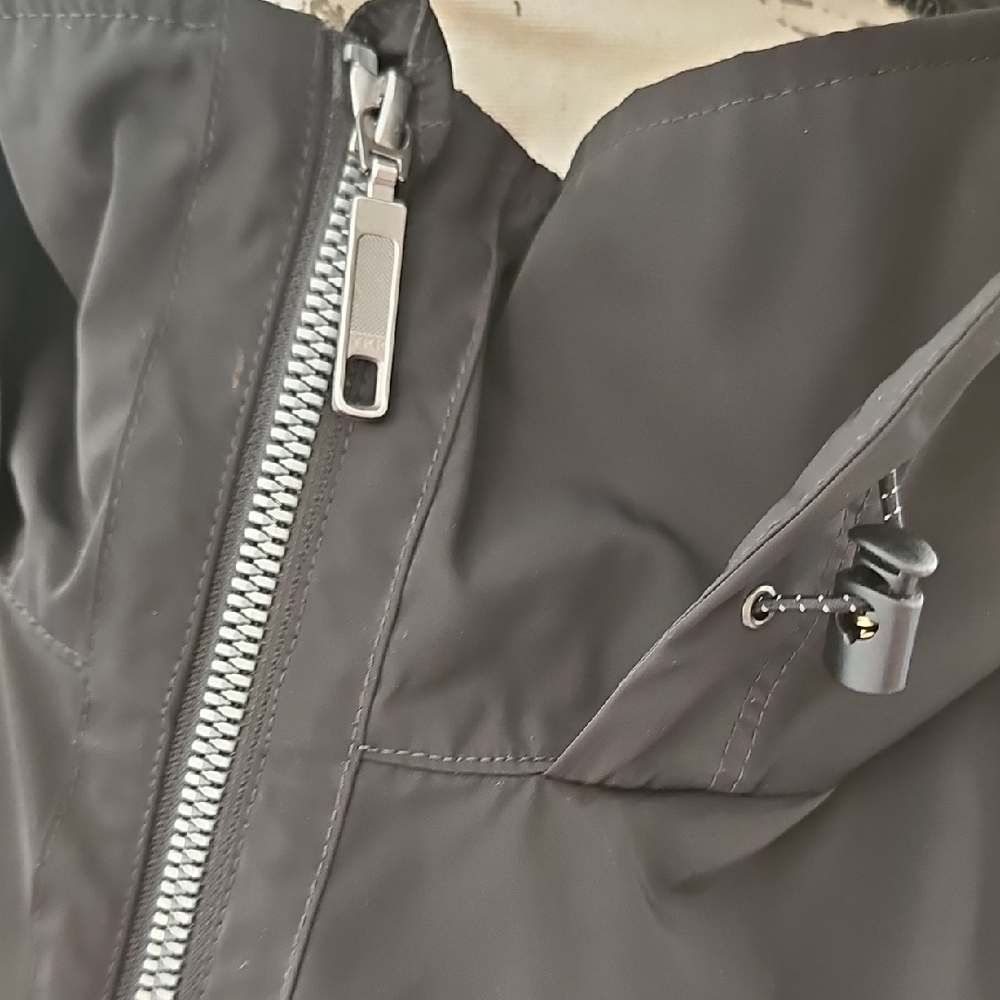 Eddie Bauer Women's Black Rain Jacket - Picture 3 of 7